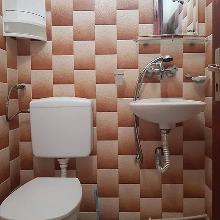 цвета Πανσιόν