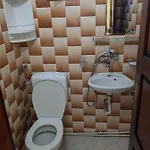 בית הארחה цвета סינמורץ