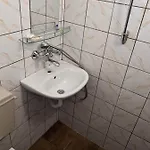 בית הארחה цвета סינמורץ