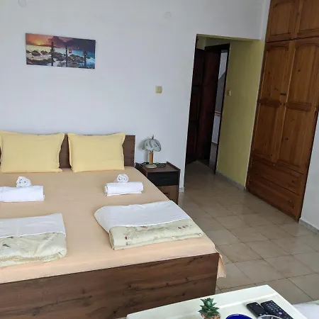 Guest house цвета Sinemoretz