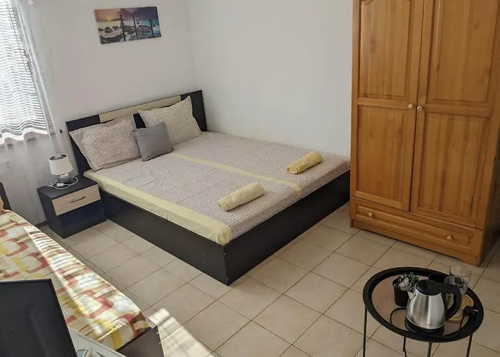 Къща за гости цвета Синеморец